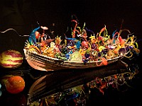 DSC 1894  Dale Chihuly - Boats : flowers, glass, museum